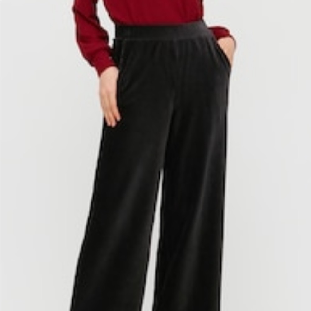 Uniqlo cropped wide leg velvet pants